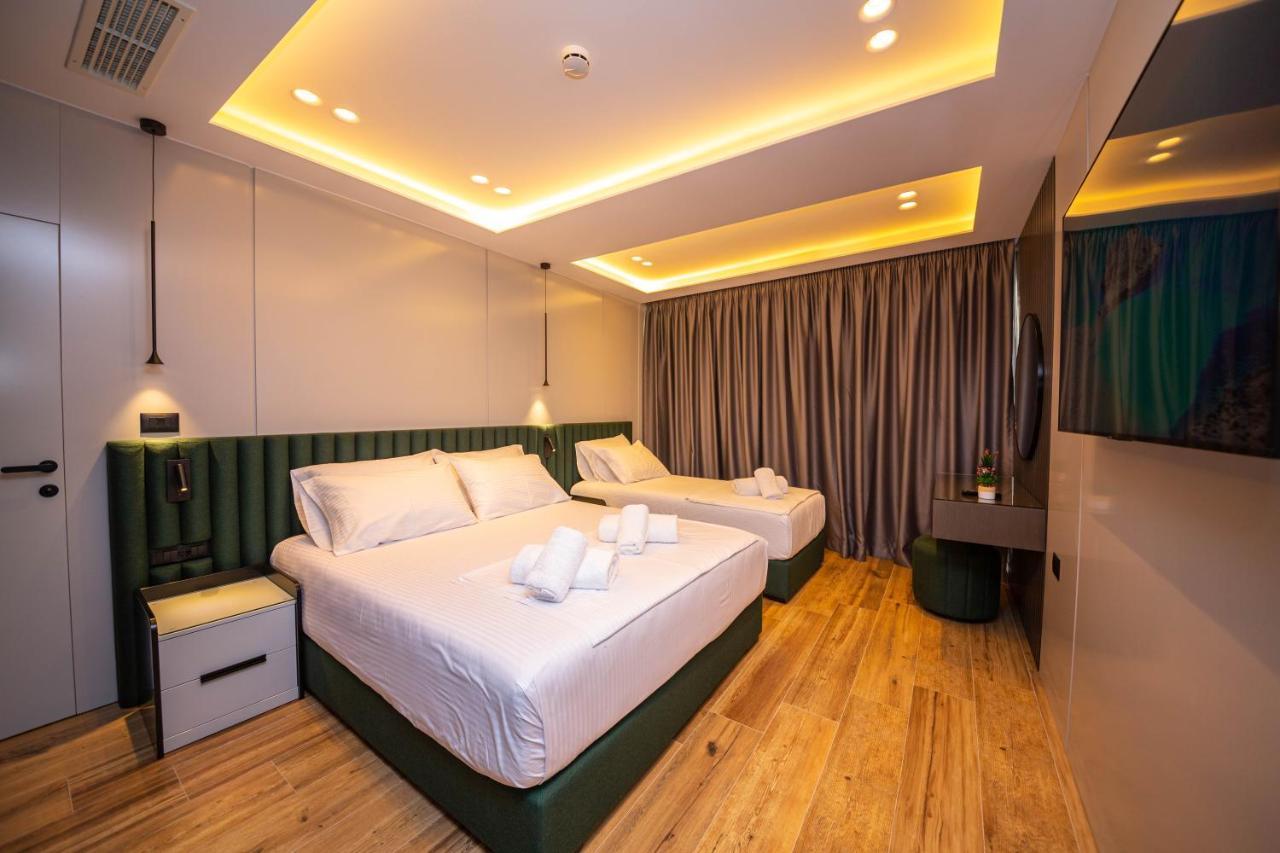 Hotel Lili-1 Sarande Bagian luar foto
