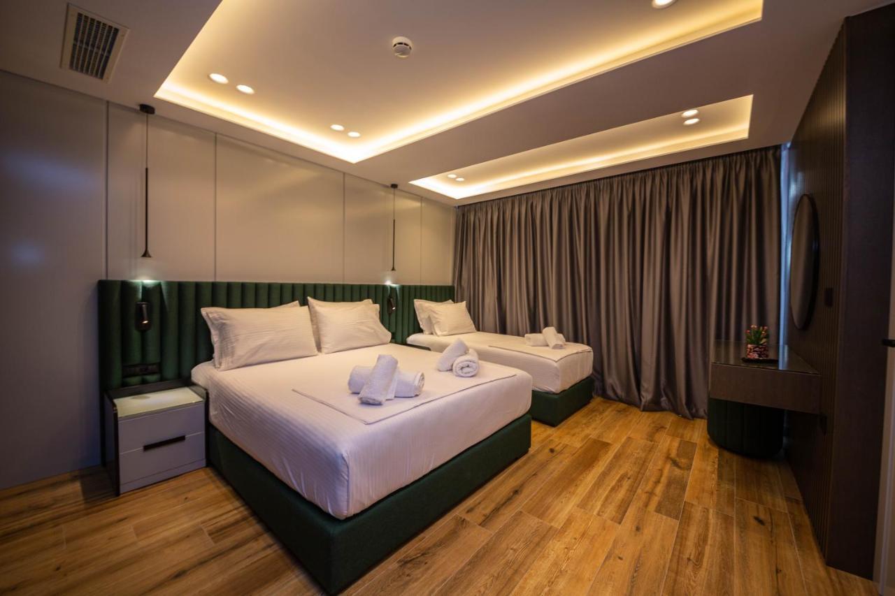 Hotel Lili-1 Sarande Bagian luar foto