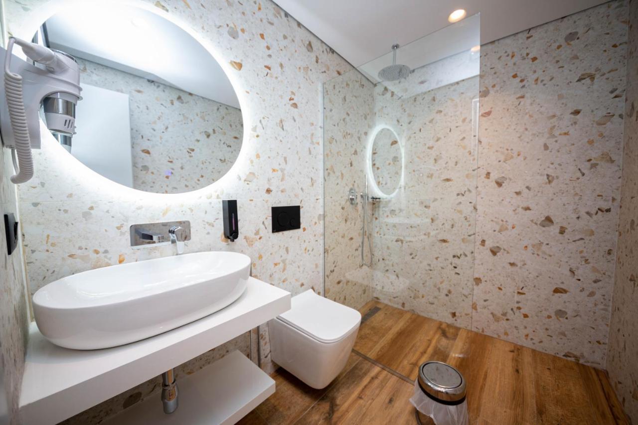 Hotel Lili-1 Sarande Bagian luar foto