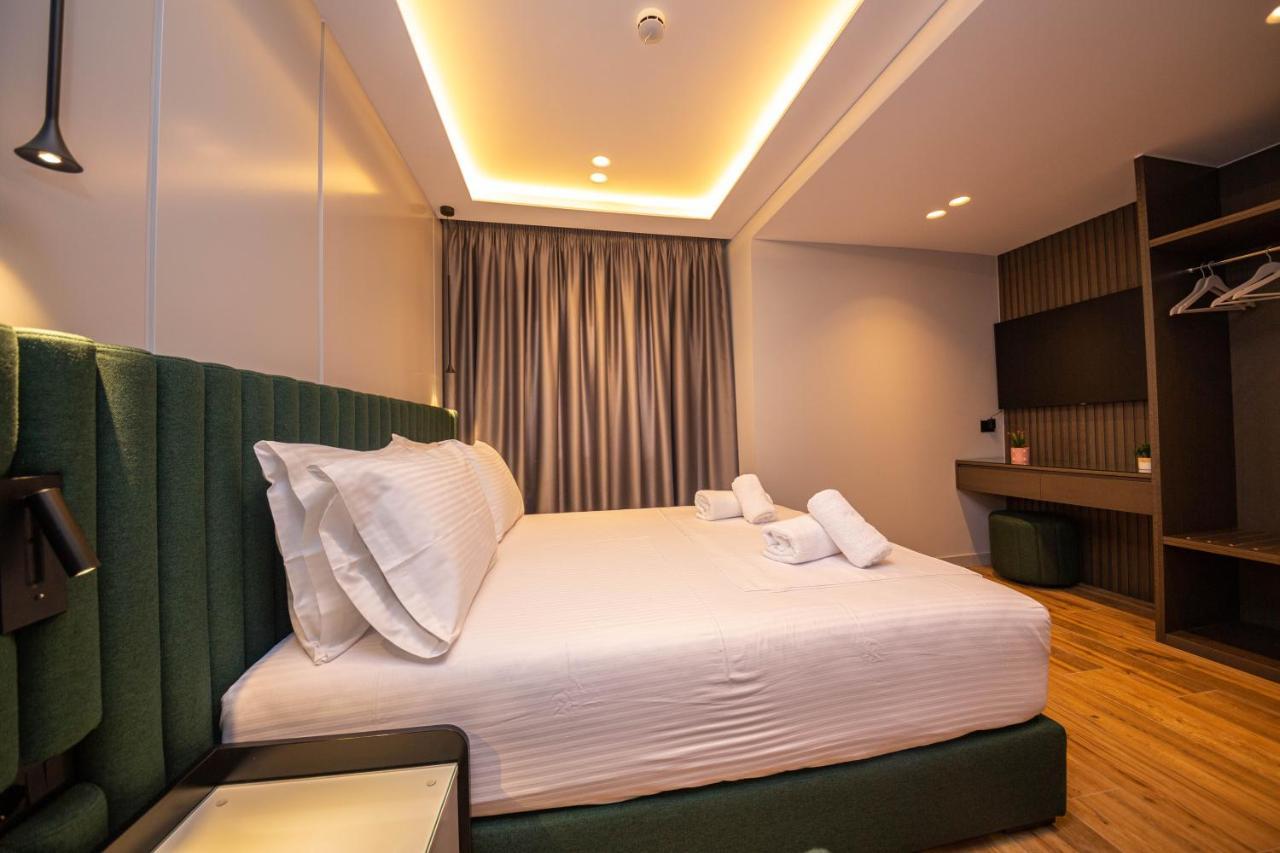 Hotel Lili-1 Sarande Bagian luar foto