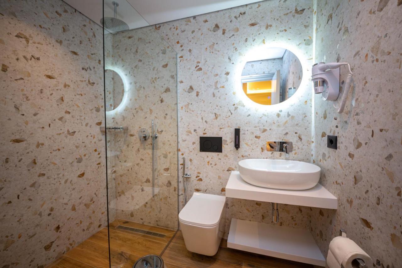 Hotel Lili-1 Sarande Bagian luar foto