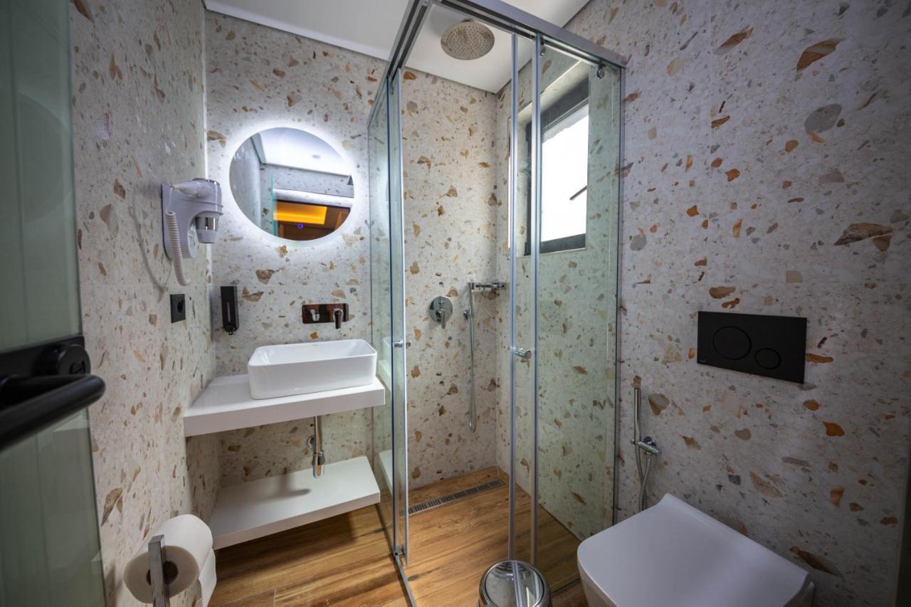 Hotel Lili-1 Sarande Bagian luar foto